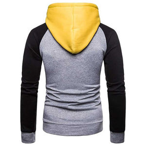 เสื้อฮู้ดดี้แขนยาวสีเหลือง ดำ และเทา แบบคัลเลอร์บล็อกสำหรับผู้ชาย มีกระเป๋าจิงโจ้ รับผลิตแบบ OEM ODM ขายส่งเสื้อผ้า - Product Image 3