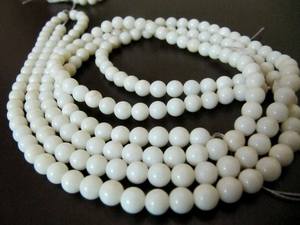 Perles de corail blanc naturel, forme ronde, lisses, 6 mm, brin de 16 pouces de long - Product Image 1