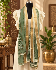 En gros, Foulard en coton vert émeraude olive à imprimé floral artistique et bordure dorée, Paréo Sarong pour femme, Cache-cou pour la mode de villégiature - Product Image 1