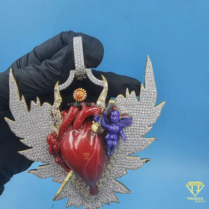 Collier de luxe avec pendentif cœur anatomique et ailes d'ange, entièrement serti de diamants, un chef-d'œuvre artistique de créateur avec un chérubin - Product Image 6
