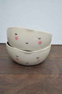 Bol à salade en céramique de luxe contemporain peint à la main, motif floral tropical vibrant, finition brillante et lisse pour des repas chics au quotidien - Product Image 4