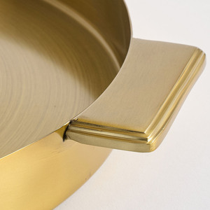 Plateau de service rond élégant doré avec finition brossée, rebord surélevé et poignées contemporaines élégantes pour la décoration des maisons modernes - Product Image 2