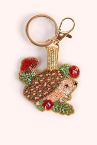 Porte-clés brodé artisanal personnalisé en perles (banane/cerise/fraise/soleil/hibou/vin) pour sacs, breloque fabriquée à la main en Inde - Product Image 3