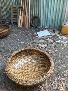 Coracle en bambou traditionnel du Vietnam avec banc et pagaies inclus, idéal pour la décoration d'hôtel - Product Image 3