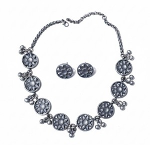 ชุดสร้อยคอเพชรแบบอเมริกันสุดหรูขายดีสำหรับผู้หญิง เหมาะสำหรับงานปาร์ตี้ พร้อมต่างหูเข้าชุด มีจำหน่ายแล้ว - Product Image 1