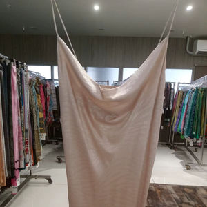 Elegante Vestido Maxi Kurti con Cuello Drapeado en Color Champán Brillante, Textura de Cebra, Sofisticado, Acabado Satinado, Elástico, Estilo Boho, Ajustable - Product Image 1