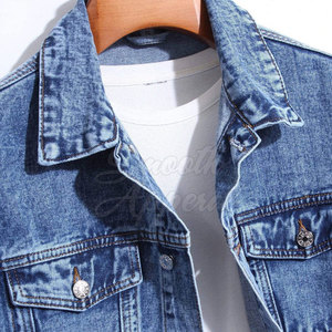 Chaqueta de Invierno Estilo Urbano para Hombre, Diseño Interior Aislado, Aspecto Moderno, Logotipo Frontal, 100% Algodón, Uso Diario en Invierno - Product Image 4