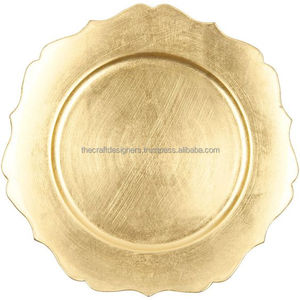 Assiette de présentation et plat de service en métal style floral antique pour mariage et décoration de table - Product Image 1