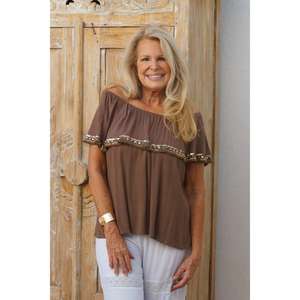 Chemisier marron à épaules dénudées pour femmes, style bohème, à volants, manches courtes, coupe ample, décontracté, pour l'été - Product Image 1