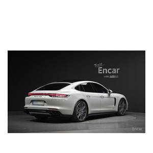 Porsche Panamera 4.0 GTS 2023 avec volant à gauche, sièges en cuir, caméra de recul, seulement 8 598 km parcourus - Product Image 2
