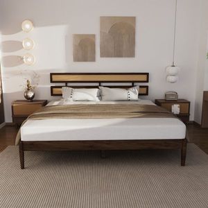 Struttura letto king size in stile bohémien, finitura in legno di noce scuro verniciato, testiera doppia in rattan e legno di pino, finitura in legno di noce scuro verniciato - Product Image 1