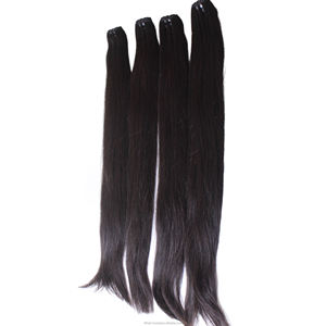 Extensions de cheveux humains lisses de type yaki, imitant la texture des cheveux naturels, offrant des mèches douces, un mouvement sain et une qualité durable. - Product Image 3