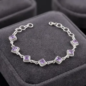 Elegante Brazalete Hecho a Mano Ligero de Plata de Ley con Amatista Púrpura para Mujer - Product Image 4
