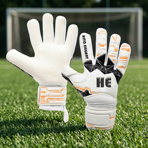 Gants de gardien de but de haute qualité avec impression en silicone au dos, prix abordable, design moderne et de bonne qualité. - Product Image 3