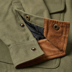 Chemise-veste en velours côtelé olive pour homme avec fermeture boutonnée et poches poitrine, style workwear, coupe classique, pour l'automne - Product Image 3