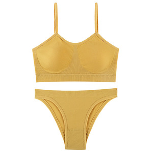 Ensemble de lingerie sans couture pour femme, bralette à maintien léger avec coussinets et culotte en jersey, élasthanne et nylon, lavable en machine - Product Image 4