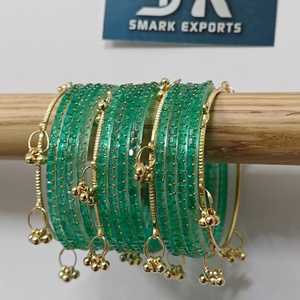 Ensemble de bracelets en verre kashmiri vert émeraude de qualité supérieure, breloques en or Ghungroo, bijoux ethniques indiens traditionnels faits à la main pour mariée, 16 pièces - Product Image 1