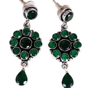 ต่างหูห้อยรูปดอกไม้สไตล์โบฮีเมียนประดับด้วยทองเหลืองชุบเงินและหินออนิกซ์สำหรับผู้หญิง |   เครื่องประดับอินเดียทำมือ |   ผู้จัดจำหน่ายสินค้าแฟชั่นขายส่งจำนวนมาก - Product Image 3