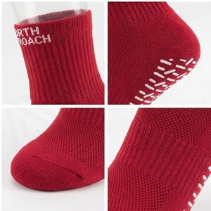 Chaussettes basses rouges North Approach respirantes en tricot pour adultes, style décontracté quotidien, idéales pour l'été - Product Image 4