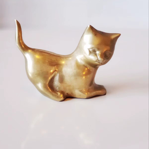 Centre de table en métal artisanal en forme de chat pour les amateurs de décoration intérieure élégante avec un design de sculpture artistique sur le plateau - Product Image 1