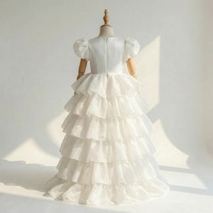 Robe de demoiselle d'honneur chic ivoire asymétrique à longue traîne pour mariage et cérémonie de Pâques, tenue de cérémonie de luxe pour filles - Product Image 2