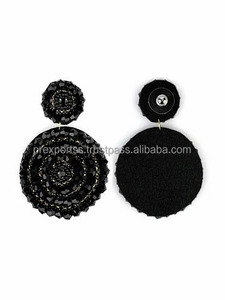 Pendientes Colgantes Florales Blancos Hechos a Mano con Bordado de Cuentas y Lentejuelas, Clásicos para Novias, Accesorios para Bodas y Fiestas, Tamaño Personalizado, Exportación - Product Image 4