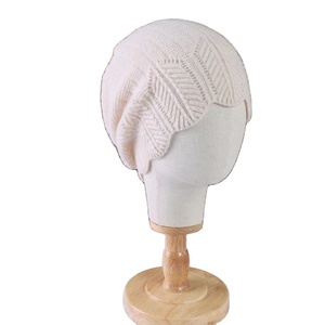 Gorro de Lana 100% Tejido con Orejeras – Gorro Cálido de Invierno de Color Sólido, Logotipo Personalizado OEM y Etiqueta Privada al por Mayor - Product Image 2