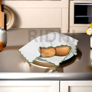 Serviettes Ridhi 100% coton blanc avec bordure festonnée brodée vert sauge, 18x18, serviettes réutilisables faites à la main pour mariage, événement, cadeau - Product Image 3