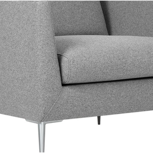 Le fauteuil COR Pilotis présente un design élégant avec un siège profond, rehaussé par des pieds métalliques fins d'une esthétique moderne. - Product Image 3