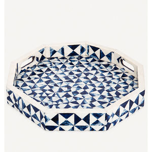 Bandeja de Servir de Cerámica Azul y Blanca con Diseño Geométrico Moderno, Forma Irregular, Pintada a Mano, para Fiestas - Product Image 3