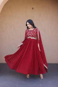 Collection de robes de créateur élégantes à double teinte, rouge et violet, brodées, fluides, longues jusqu'au sol, pour fêtes ethniques et mariages - Product Image 4
