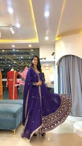 Costume Anarkali pour femmes, violet, brodé, avec dupatta, tenue de mariage traditionnelle indienne et pakistanaise, robe en soie longue jusqu'au sol - Product Image 4