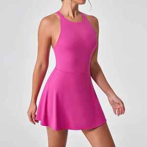 Tenue de tennis pour femmes de qualité supérieure, offrant un confort maximal, une protection, une flexibilité et un look élégant pendant l'entraînement et les matchs. - Product Image 1