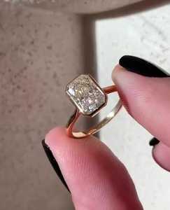 Bague solitaire authentique en diamant taille radiant de 3,02 carats, cultivé en laboratoire, en or massif 14 carats, cadeau romantique pour la mariée, charmes de mariage - Product Image 3