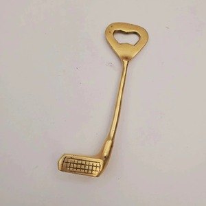 Ouvre-bouteille en métal doré en forme de balle de golf, design sportif élégant, outil de bar pour la maison, la cuisine et le bar, vente en gros depuis l'Inde - Product Image 1