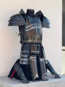 Armure de Chevalier Médiéval Modèle de Mode 3D en Acier Poli Plaqué Argent Demi-Corps pour Décoration Intérieure - Product Image 3