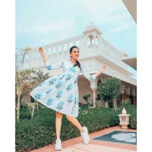 Vestido con Estampado Floral en Azul Escarchado, Transpirable, Cintura Imperio, Talla XS, para Uso Diario - Product Image 3