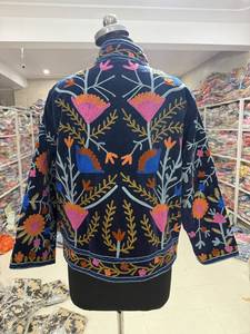 Chaqueta de lana con bordado floral a mano para mujer, cuello mandarín, manga larga, estilo étnico de otoño, cierre de cremallera, regalo para ella - Product Image 6