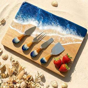 Planche à découper rustique en bois et résine, faite à la main, pour légumes, fruits, viande et préparation culinaire - Product Image 2