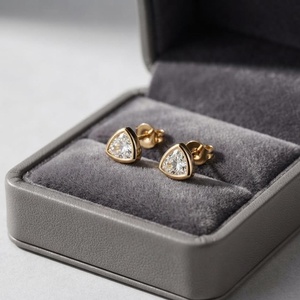 Boucles d'oreilles clous populaires en diamant taille trillon de 1,00 carat chacun, cultivé en laboratoire, en or massif 14K, cadeau idéal pour anniversaire et fêtes - Product Image 3