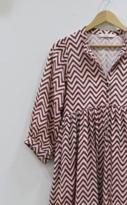 Robe tunique midi bohème, imprimée à la main, florale, 100% coton, respirante, simple |   Vêtements durables pour femmes, naturels - Product Image 2