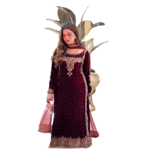 Ensemble haut-dupatta et bas pour femmes de marque, avec broderie lourde et travail de séquence, look élégant - Product Image 1