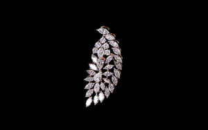 Pendientes de Diamantes Cultivados en Laboratorio con Forma de Hoja de Diseño y Colgante a Juego |   Conjunto de Joyería Fina | Joyería de Novia - Product Image 5