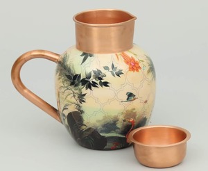 Carafe à eau en cuivre de style oriental avec motif floral et oiseaux, pichet en métal durable pour boissons, idéal pour offrir - Product Image 1