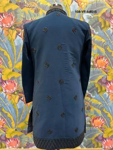 Sherwani Indo-Occidental Azul Marino Premium para Hombre, con Bordado Geométrico Texturizado Negro Intenso, para Bodas Reales y Estilo Moderno y Audaz - Product Image 4