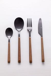 Ensemble de couverts de luxe en acier inoxydable avec manche en bois pour une mise en scène de table élégante et une collection de cadeaux haut de gamme - Product Image 3
