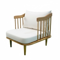 Modern Minimalist Masif Ahşap Tik Bahçe Koltuk Takımı Su Geçirmez Beyaz Minder UV Dayanımlı PE Rattan Dayanıklı Dış Mekan Mobilyası
