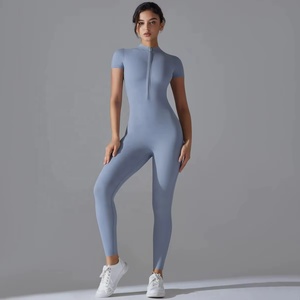 Ensemble de yoga pour femmes, vêtements de sport, ensemble de fitness, soutien-gorge de sport, leggings à manches courtes, ensemble de yoga pour femmes - Product Image 1