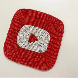 Breloque de sac papillon perlée à la main avec broderie de sequins, accessoire pour fans de sport - Product Image 1