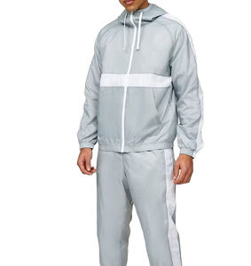 Chándales cortavientos para hombre, perfectos para hacer ejercicio al aire libre, caminar, trotar, correr y usar en climas frescos y casuales. - Product Image 1